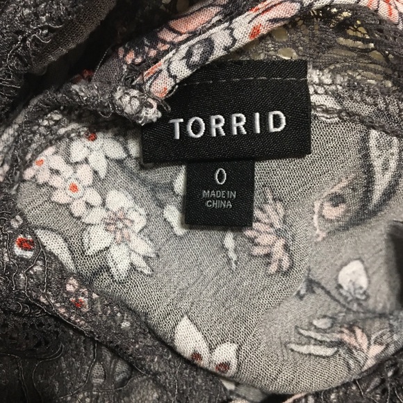 Torrid Grey Floral Lace Tank size 0 - Picture 7 of 7